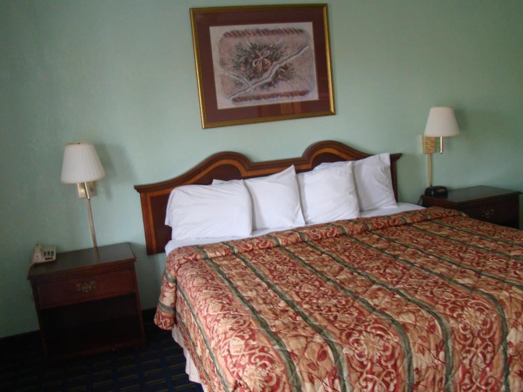 Budget Inn Mount Airy Cameră foto